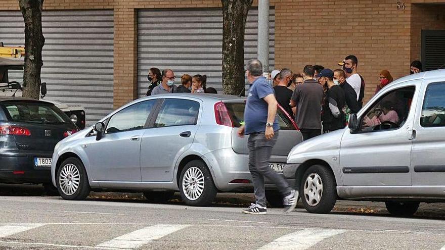 Les feines van provocar una concentració de veïns al carrer