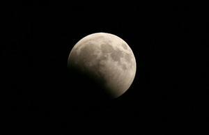 Un eclipsi de Lluna visible des de Barcelona el 2008.