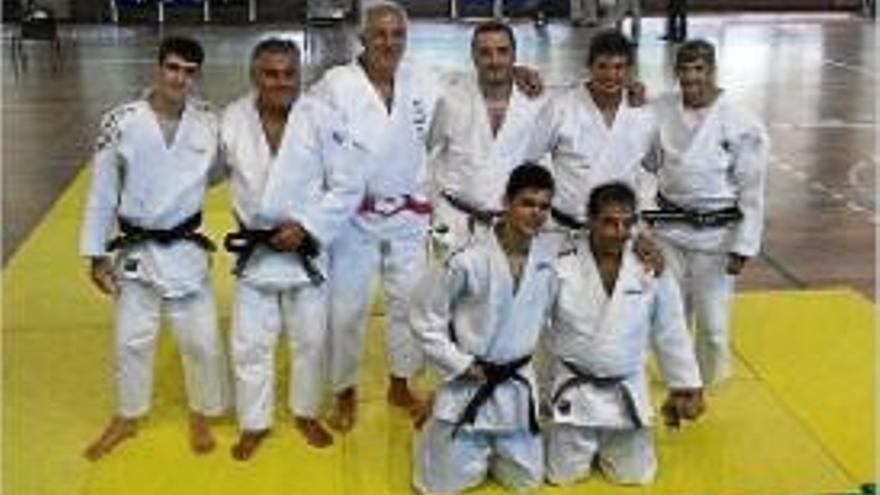 Nous cinturons negres de judoal Bages