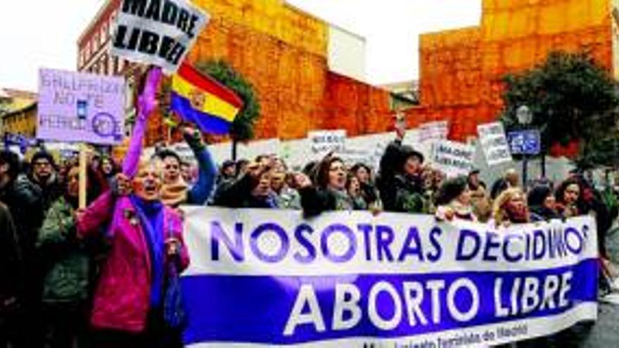 Presión de los obispos para que Rajoy no aparque la ley del aborto