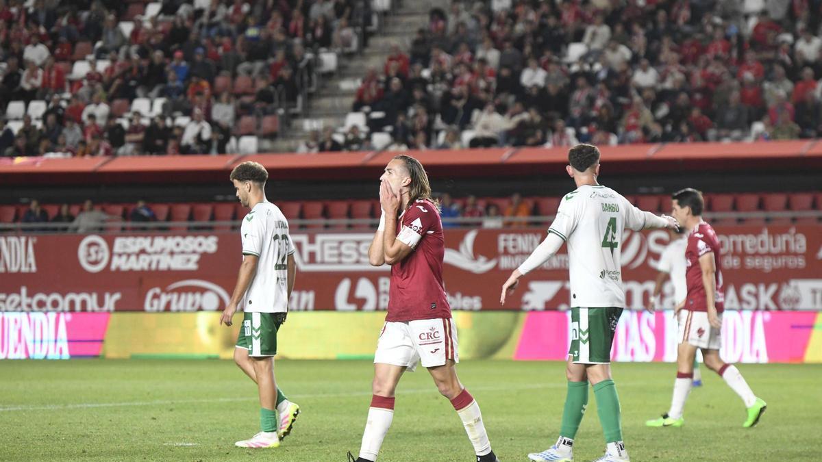 El Real Murcia, a evitar cerrar su peor curso como local en Primera RFEF