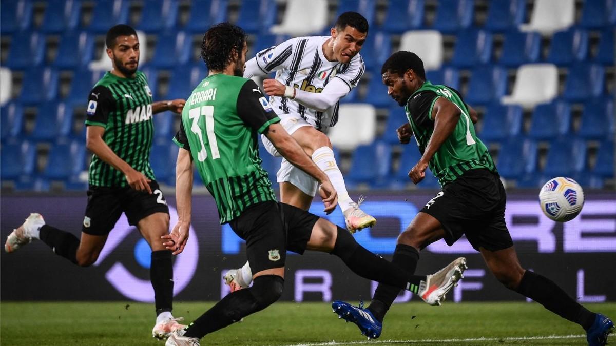 Cristiano Ronaldo marcó ante el Sassuolo su gol 100 con la Juventus