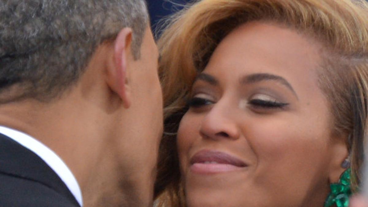 Obama saluda a Beyoncé durante su toma de posesión como presidente de EEUU, el 21 de enero del año pasado.