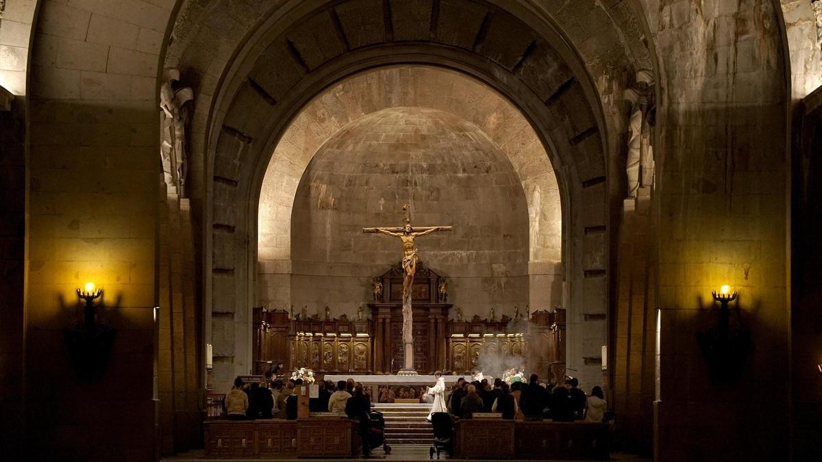 Acto en el cementerio de Mingorrubio, donde se encuentran los restos de Francisco Franco, en recuerdo del 50 aniversario de la muerte del dictador.