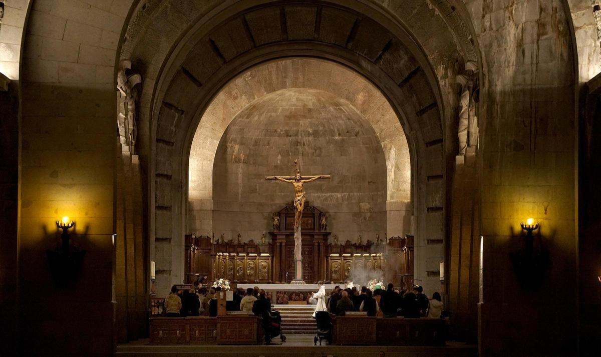 Acto en el cementerio de Mingorrubio, donde se encuentran los restos de Francisco Franco, en recuerdo del 50 aniversario de la muerte del dictador.