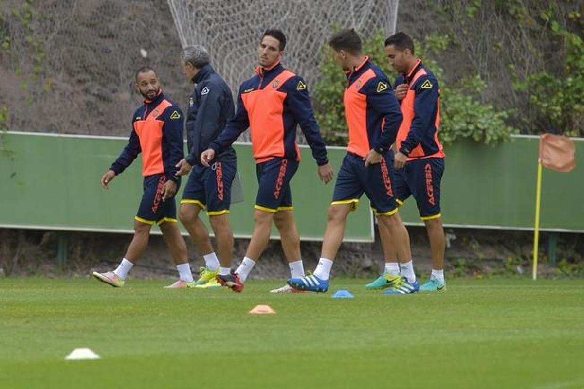 Entrenamiento de la UD Las Palmas, con el nuevo ... Entrenamiento de la UD Las Palmas, con el nuevo ...