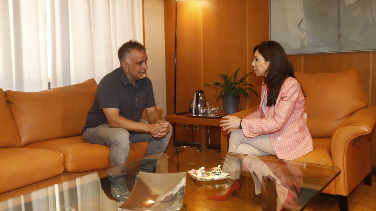 Andoni Corrales y Marta Fernández, durante su reunión.