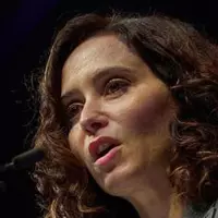 Ayuso, tensa por la absoluta