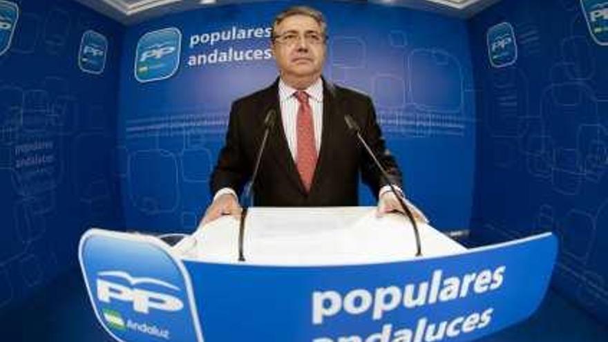 El presidente del PP andaluz, Juan Ignacio Zoido comparece ante los medios, ayer.