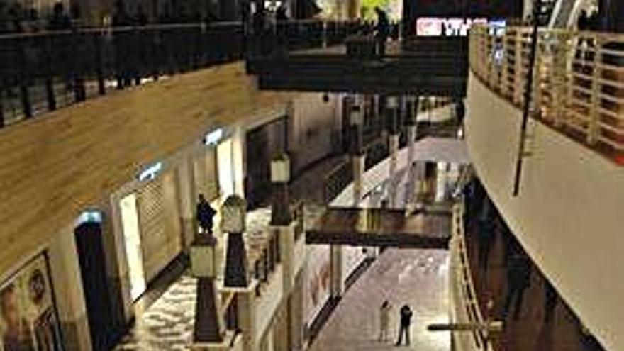 Interior del centro comercial Espacio Coruña.