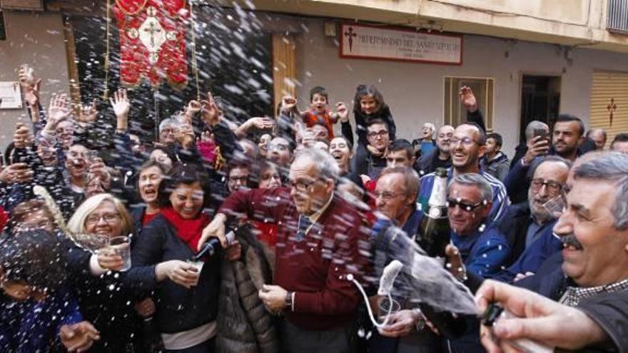 El pasado 6 de enero la hermandad del Sant Sepulcre de Torrent celebró haber sido agraciada con 70 millones de la lotería del Niño.