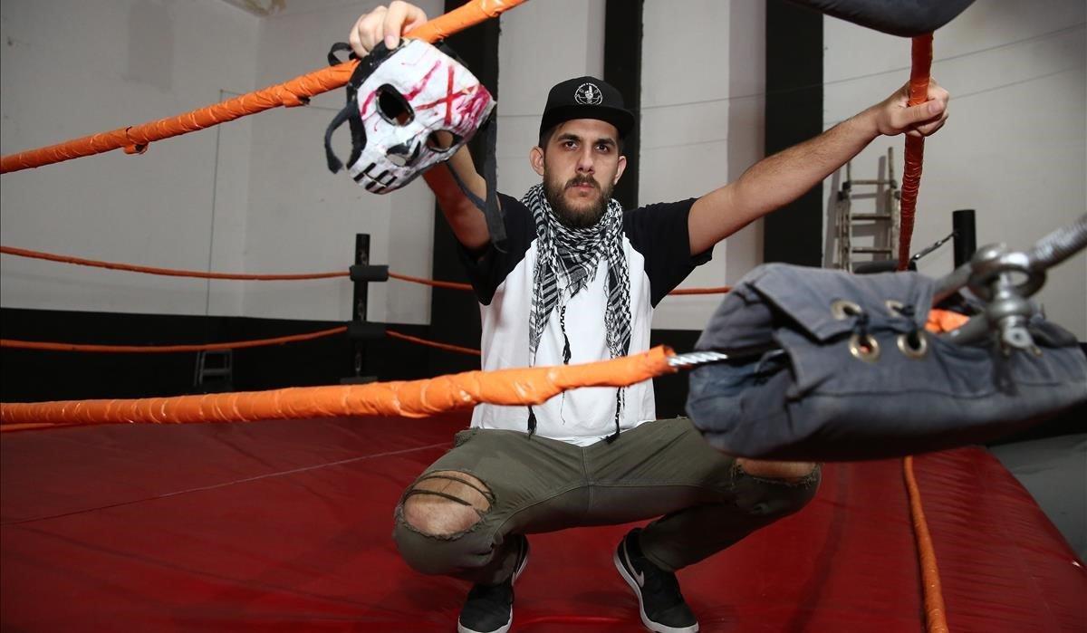 David practica la lucha libre en Riot Bcn Wrestling Academy