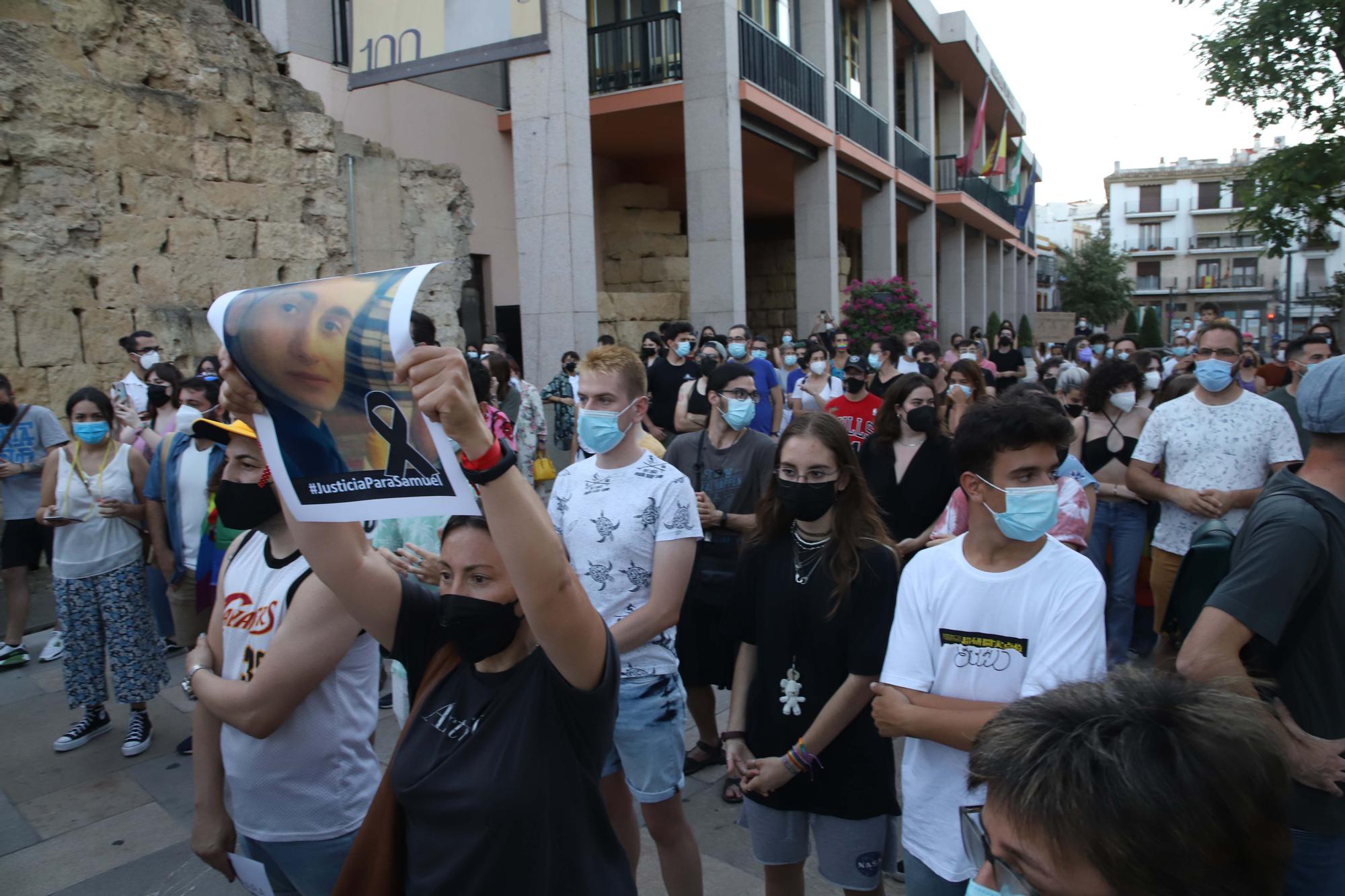 Cientos de personas exigen en Córdoba "justicia" por el asesinato de Samuel Luiz