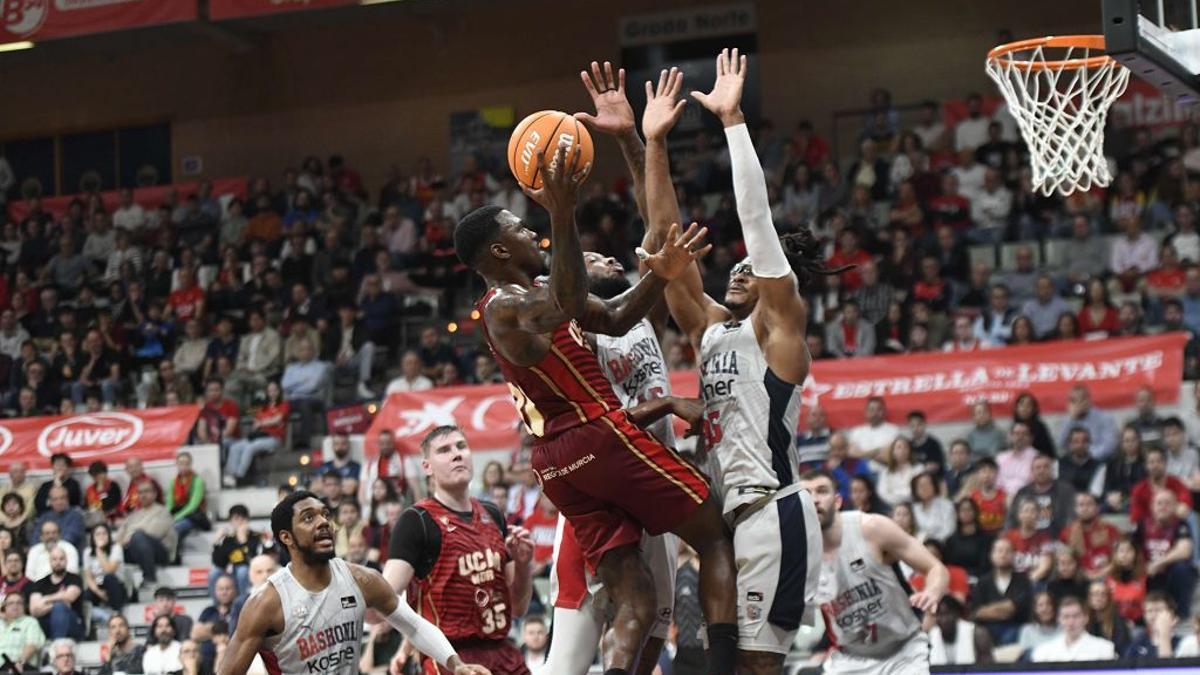 El encuentro entre el UCAM Murcia con el Baskonia, en imágenes