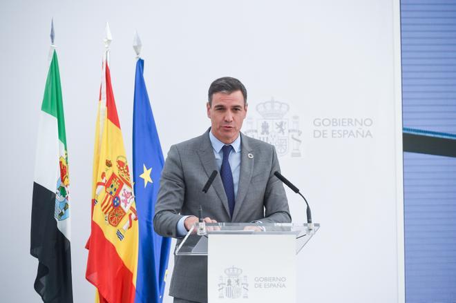 Sánchez inaugura el AVE en Extremadura: "Este es solo el principio"