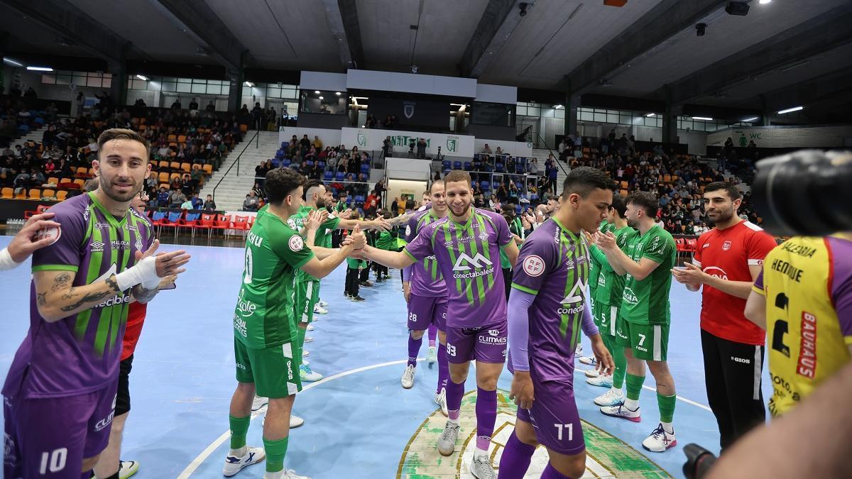 La plantilla de Osasuna realizó un pasillo al Palma por su Champions.
