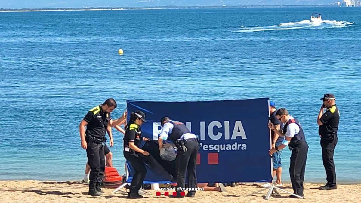 Un mosso fora de servei i una socorrista salven la vida d&#039;una dona que s&#039;ofegava a l&#039;Escala