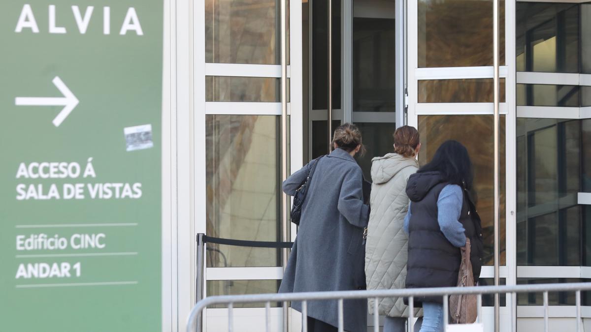 Acceso a la sala de vistas del juicio del Alvia en la Ciudad de la Cultura