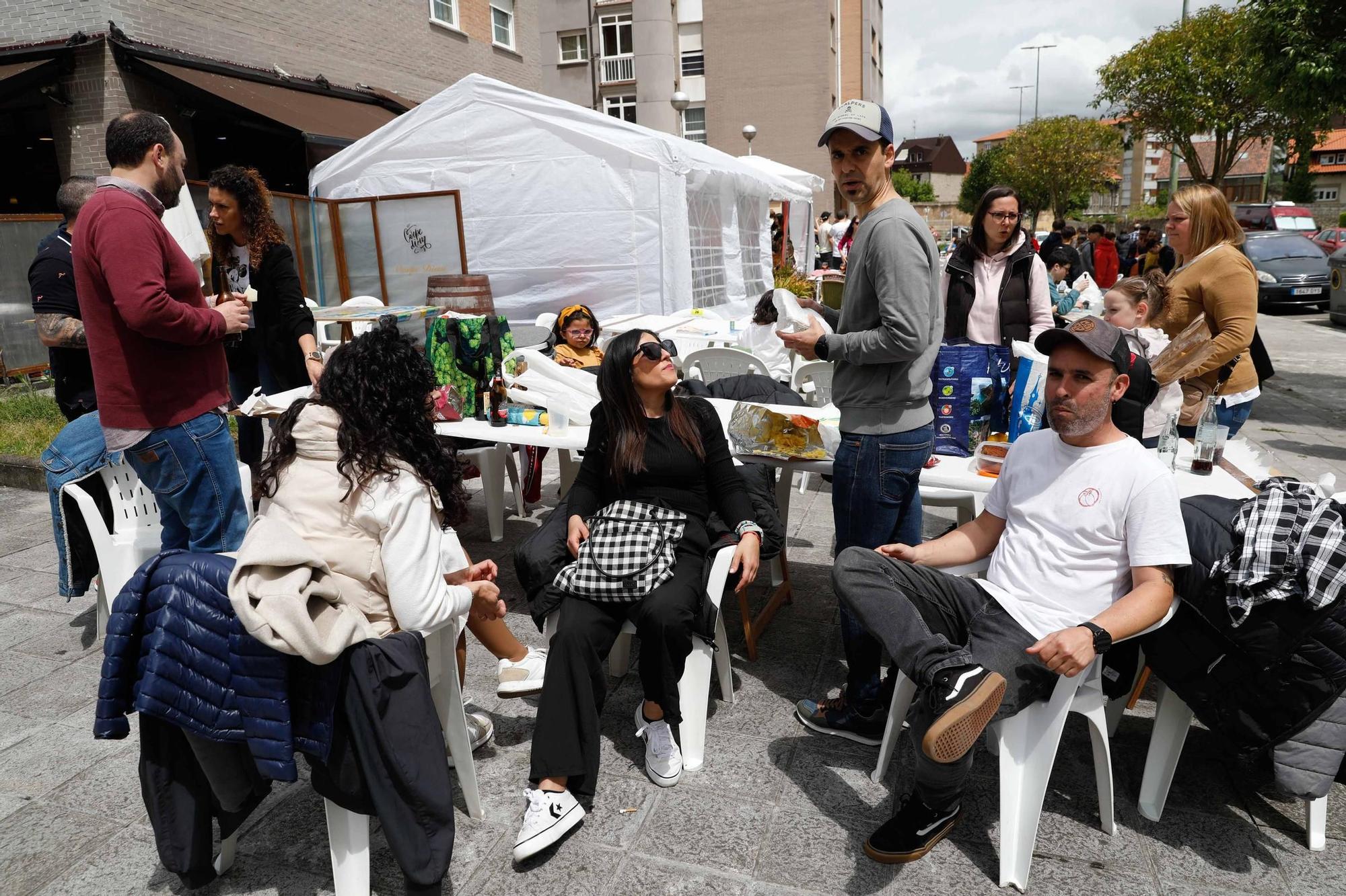 EN IMÁGENES: La comida popular de las fiestas del Puchero de Villalegre, en Avilés