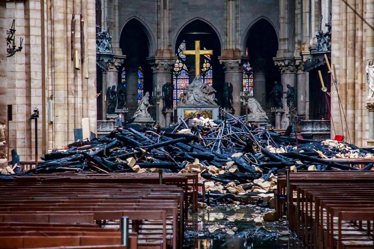 Las llamas destruyen Notre Dame