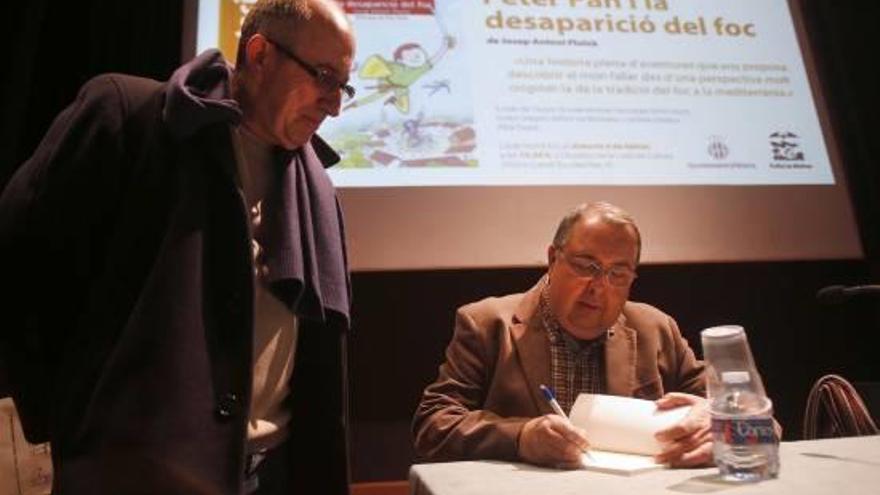 Fluixà presenta su nuevo libro