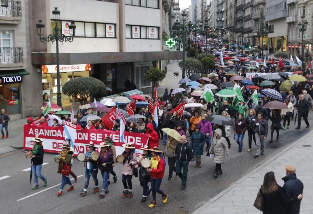 Miles de manifestantes piden una sanidad pública de calidad // Alba Villar