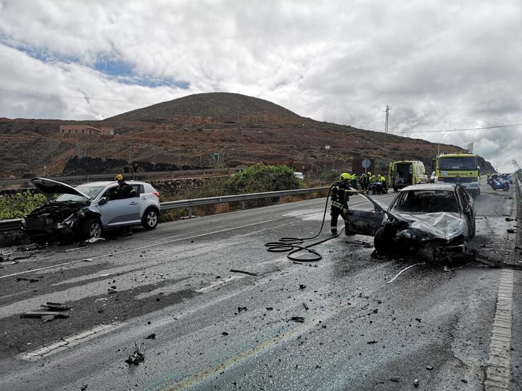 Arde un coche en Arucas (26/10/21)