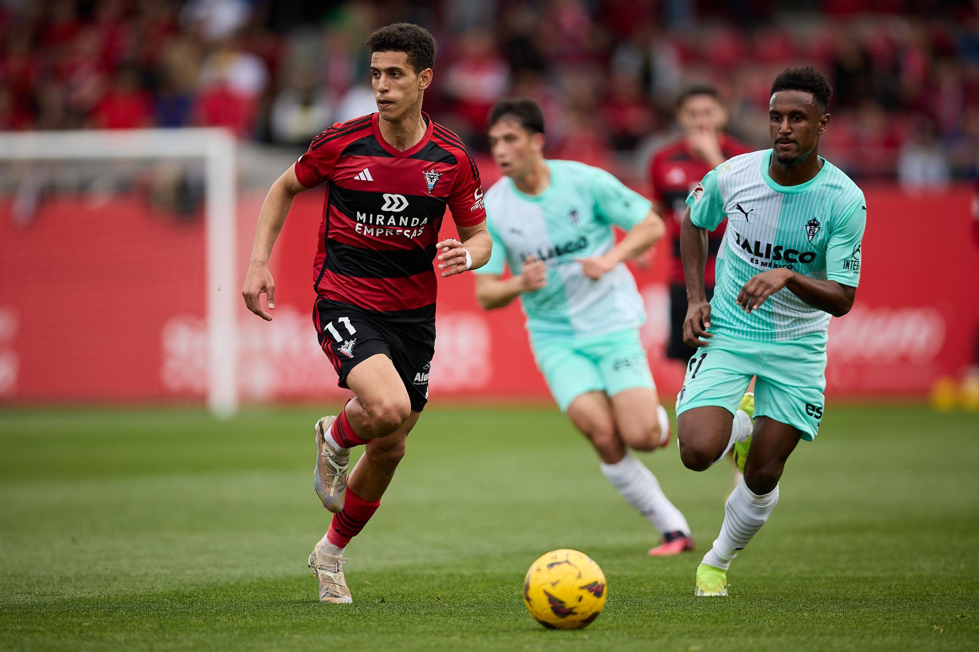 Imágenes del ansiado triunfo del Sporting en su visita al Mirandes