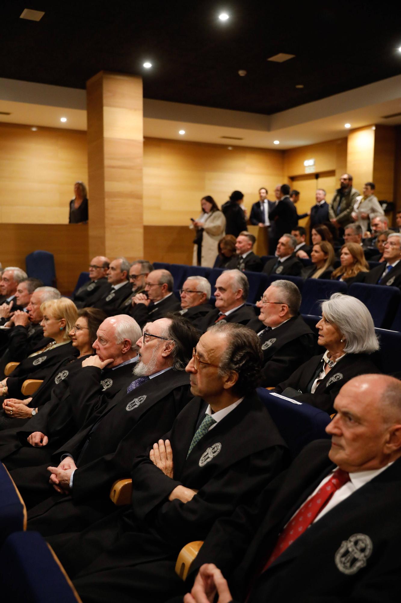 En imágenes | Entrega de medallas de oro y plata del Colegio de Abogados de Oviedo