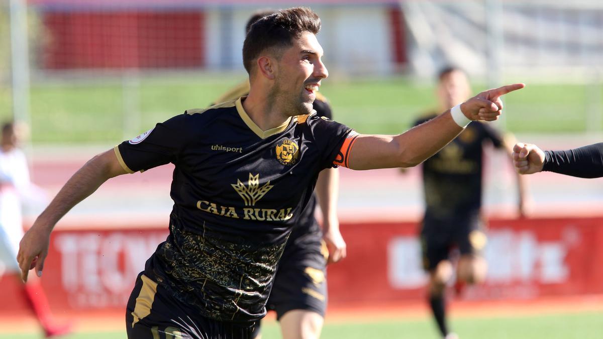 Carlos Ramos celebra su gol ante el San Sebastián de los Reyes.