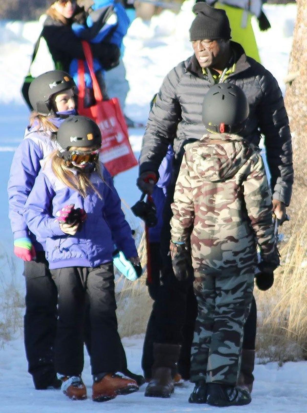 Seal con sus hijos en la nieve