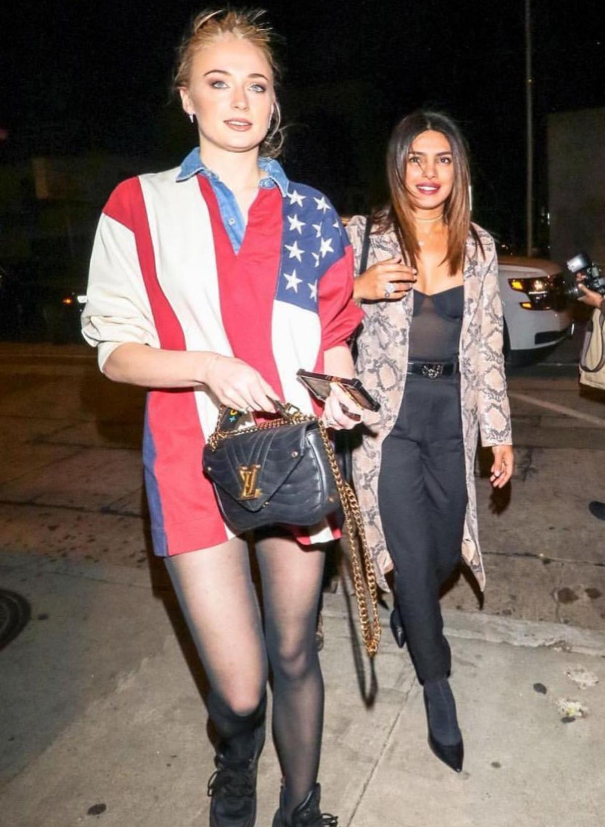 Sophie Turner y Priyanka Chopra