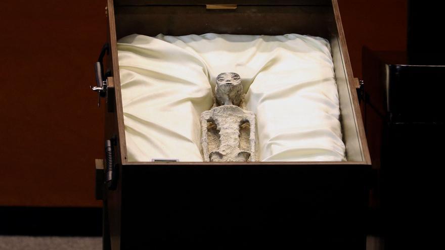 Presentan en México las momias de dos supuestos extraterrestres