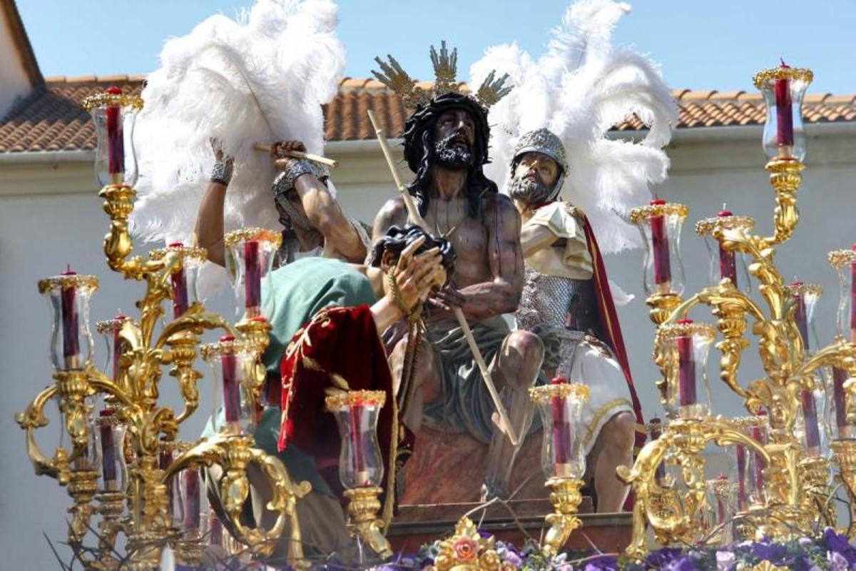 Lunes Santo primaveral para albergar una simbiosis de marchas y silencio