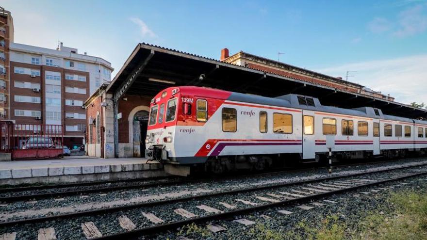 El tren Alcoy-Xàtiva parece que está de enhorabuena tras años de abandono