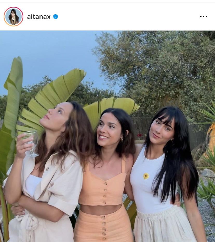 Aitana y unas amigas