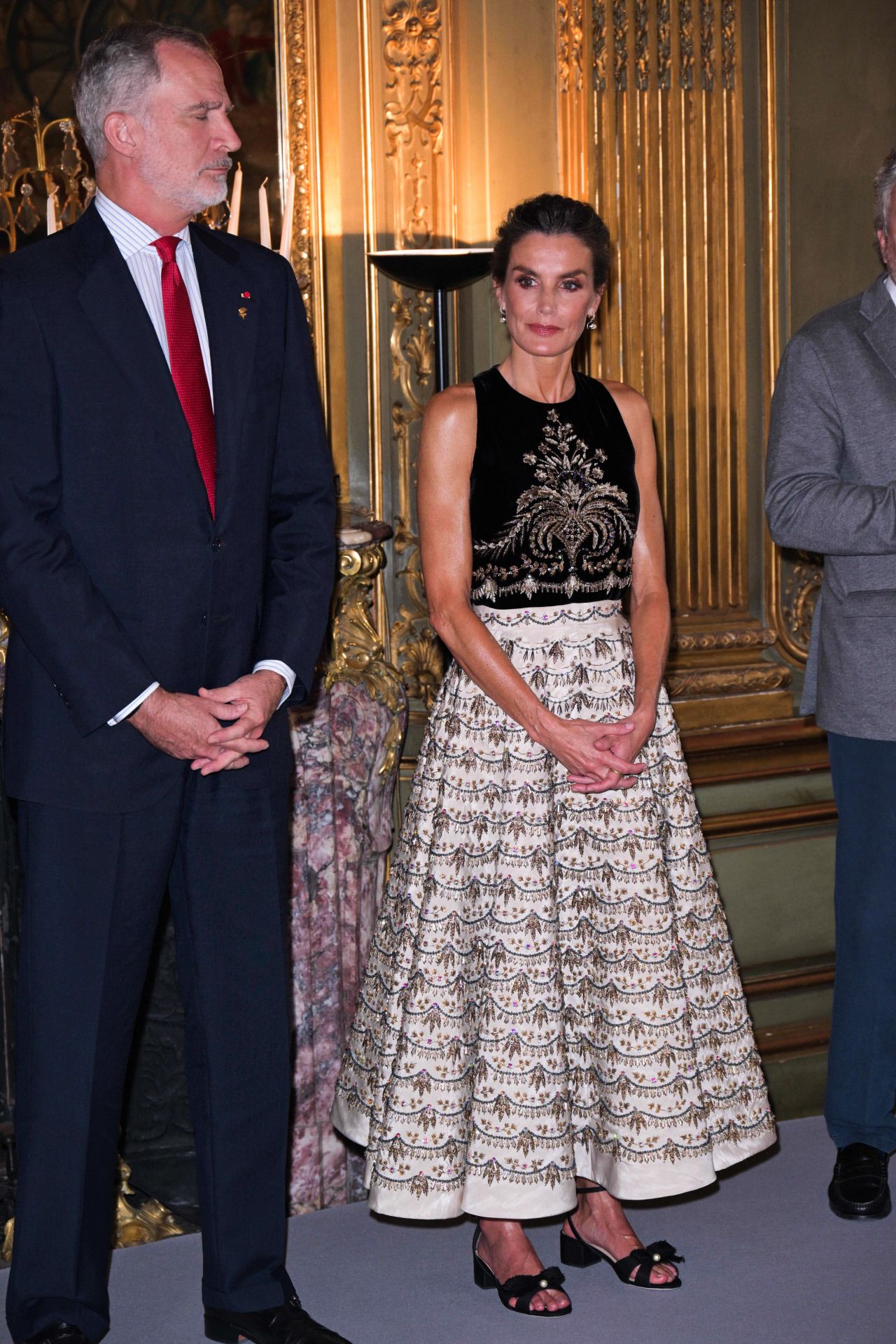 La reina Letizia con vestido de Dior en París.