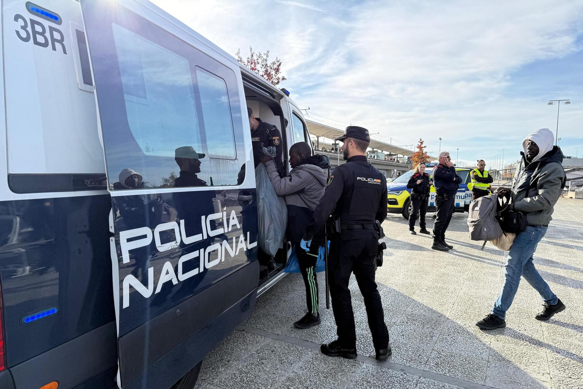 Les imatges del desallotjament del campament del Parc Central