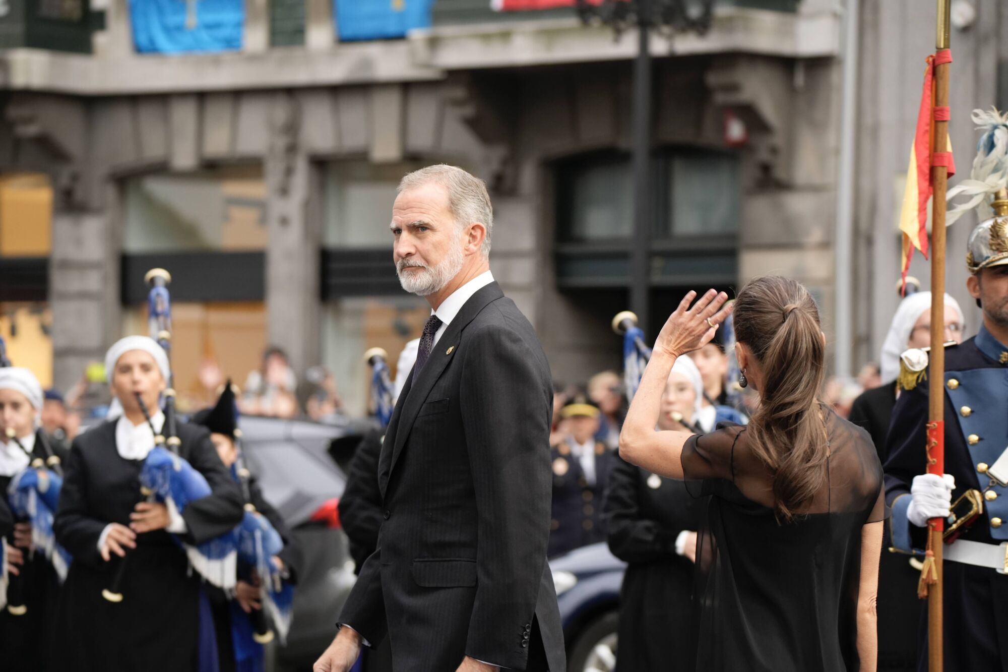Así fue la llegada de los invitados a los premios "Princesa de Asturias" y su paso por la alfombra azul