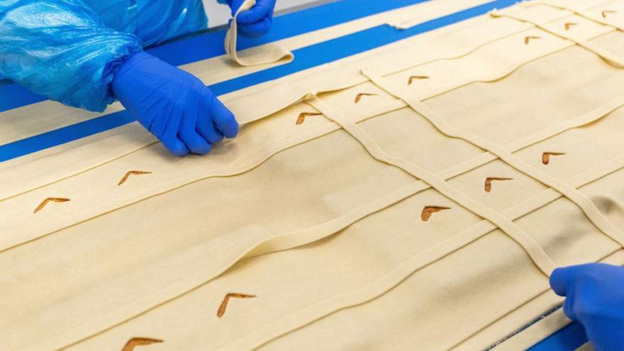 Delicias Coruña cocina más de 23,7 millones de empanadas al año para Mercadona. | Cedida