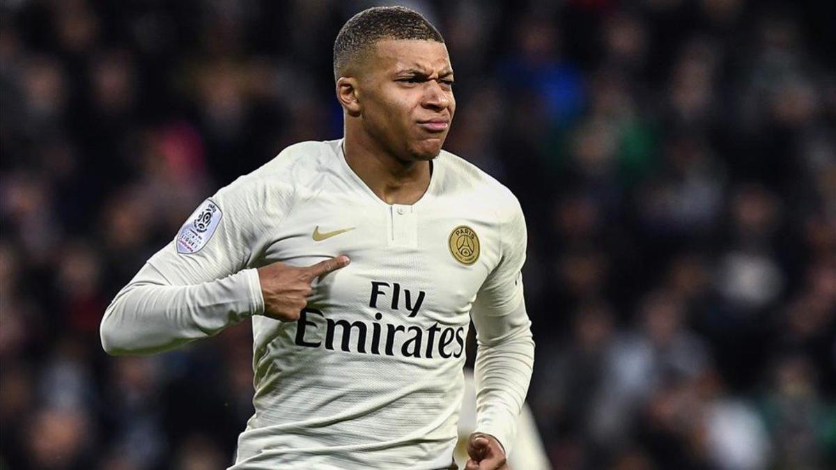 Kylian Mbappé con la camiseta del PSG