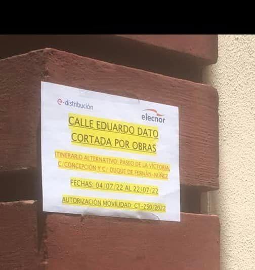 Cartel indicativo de corte en la calle Eduardo Dato por obras referido a julio.