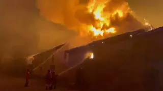 Así trabajan los servicios de extinción de la UME en el incendio de Molezuelas de la Carballeda (Zamora)