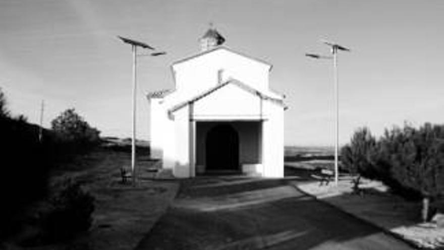 El exterior de la ermita del Rosario luce renovado