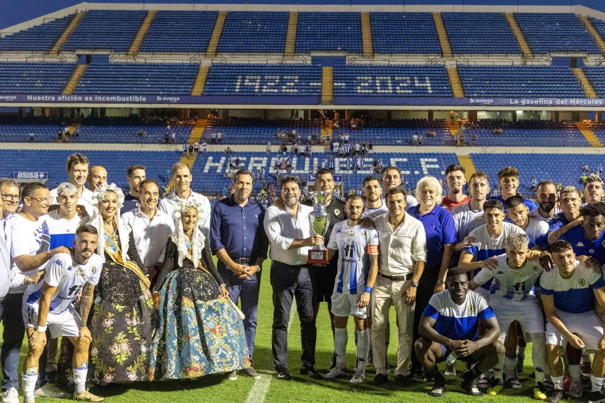 El Hércules celebra el 50 aniversario del Rico Pérez ganando el Trofeo Ciudad de Alicante ante el Alavés