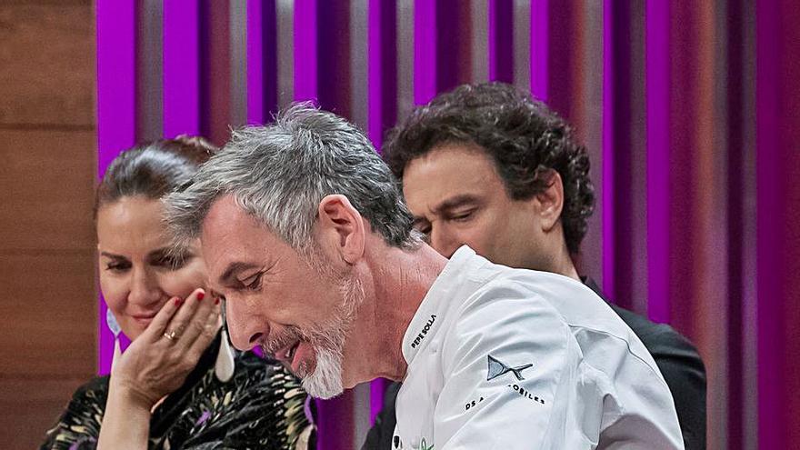 El chef Pepe Solla prepara una lamprea en el arranque de MasterChef.   | // RTVE