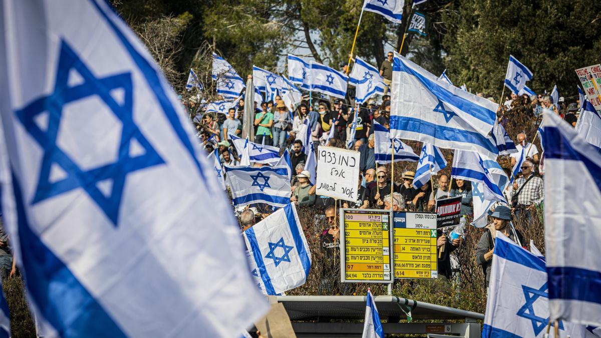 Archivo - Manifestación celebrada en febrero en Jerusalén contra el proyecto de reforma judicial presentado por el Gobierno de Israel