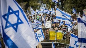 Archivo - Manifestación celebrada en febrero en Jerusalén contra el proyecto de reforma judicial presentado por el Gobierno de Israel.