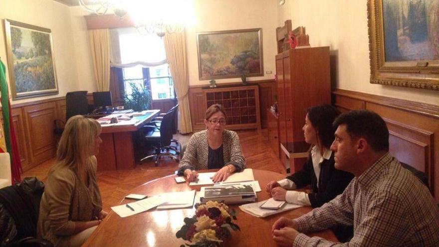 Martín Pozo, con las mujeres empresarias.