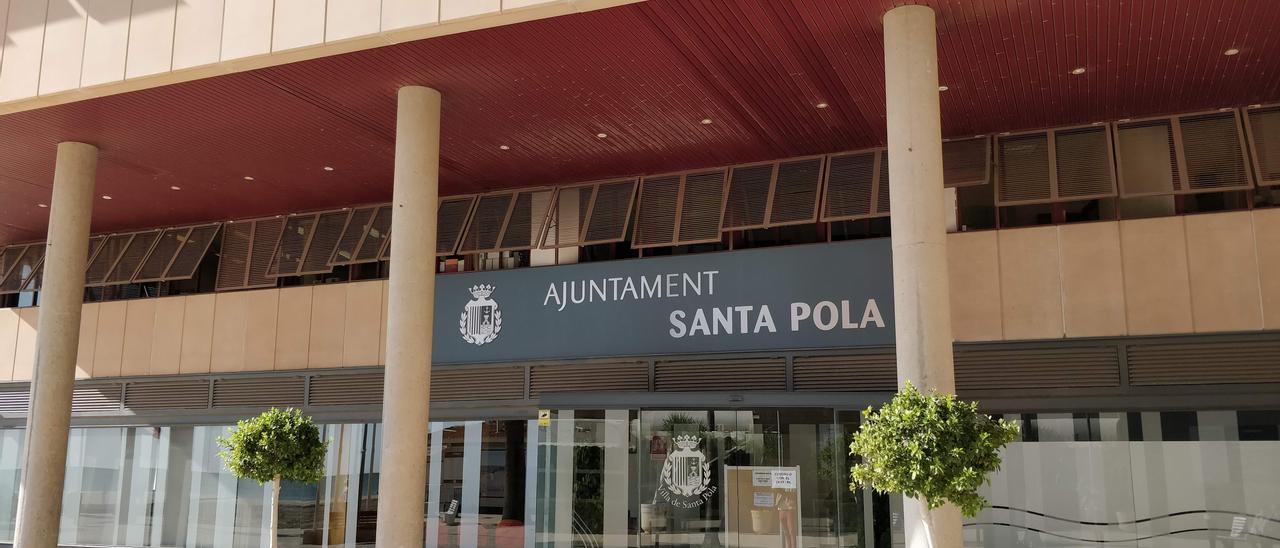 Una imagen de la fachada del Ayuntamiento de Santa Pola